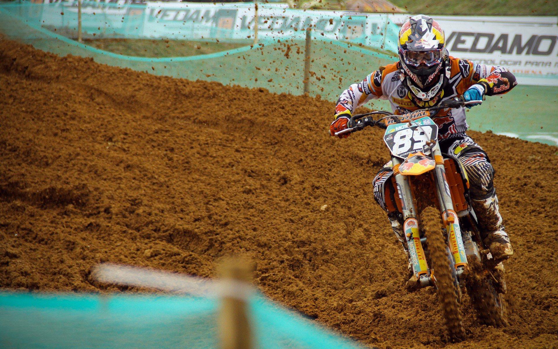 欧冠决赛巅峰对决，皇家马德里3-1力克利物浦，第15次捧起大耳朵杯